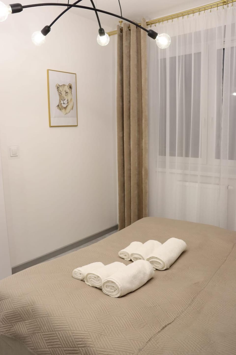 Bed, Bedroom, towels