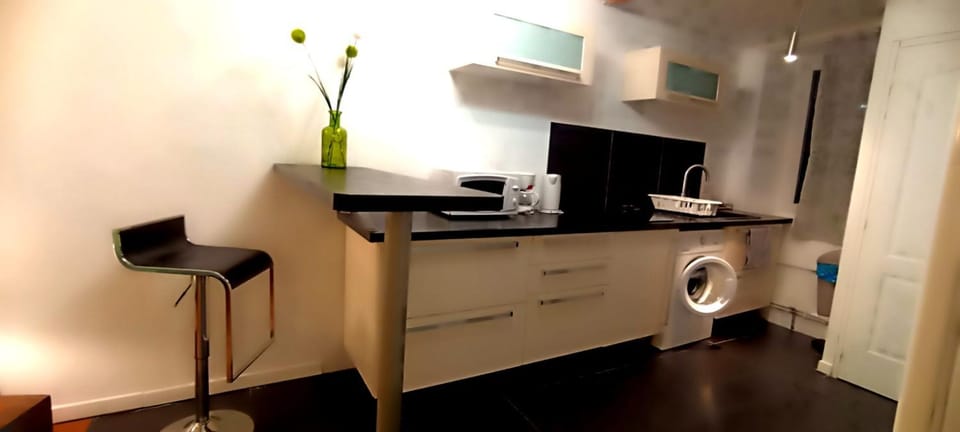 Coffee/tea facilities, stove, washing machine, kitchen