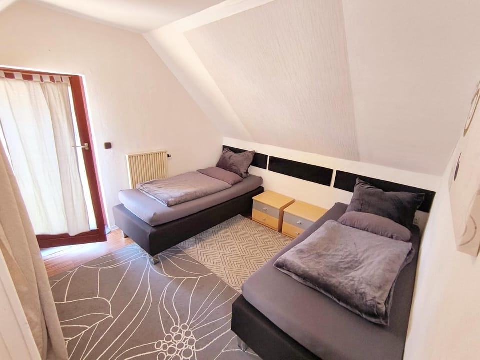 Vieja Casita de huespedes con Escaleras Apartment in Darmstadt