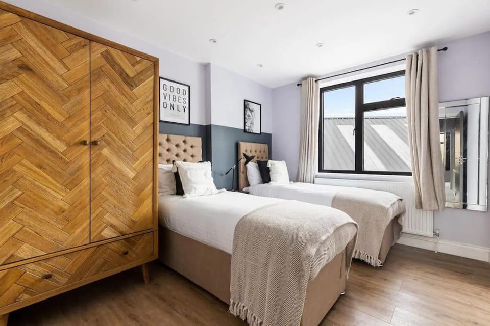 Chic London Getaway 10 mins to Wembley Apartment in London