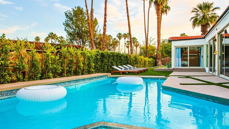 Serene home with pool with mountain views Apartment in Palm Springs