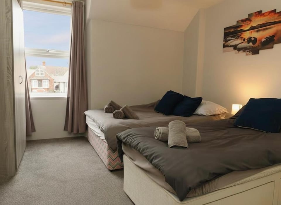 2BR Seaside Escape in Wales with Sea View Apartment in Llandudno