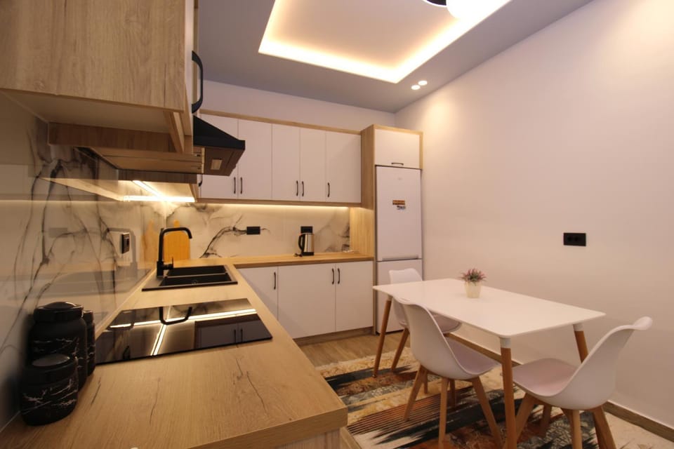 Kitchen or kitchenette, pet friendly, stove