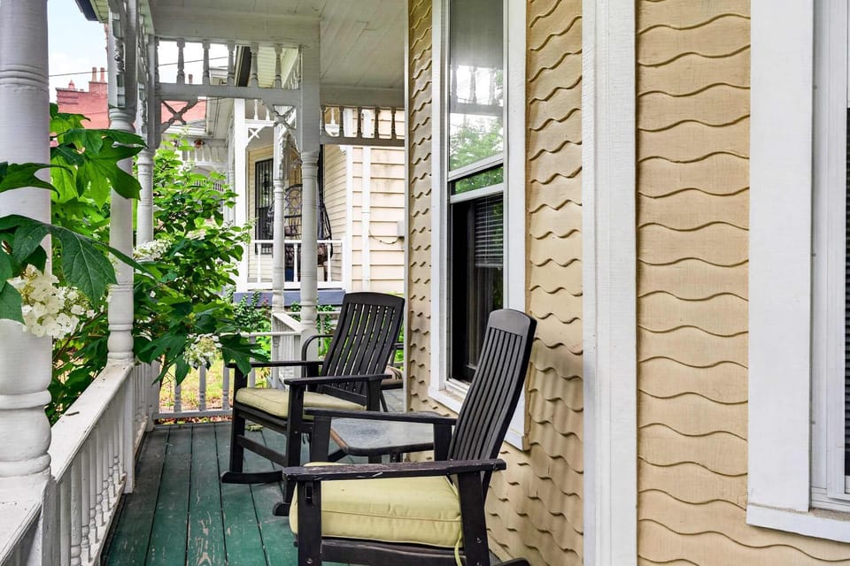 Tranquil Retreat amidst Clifton & Crescent Hill's Vibrant Energy Apartment in Louisville