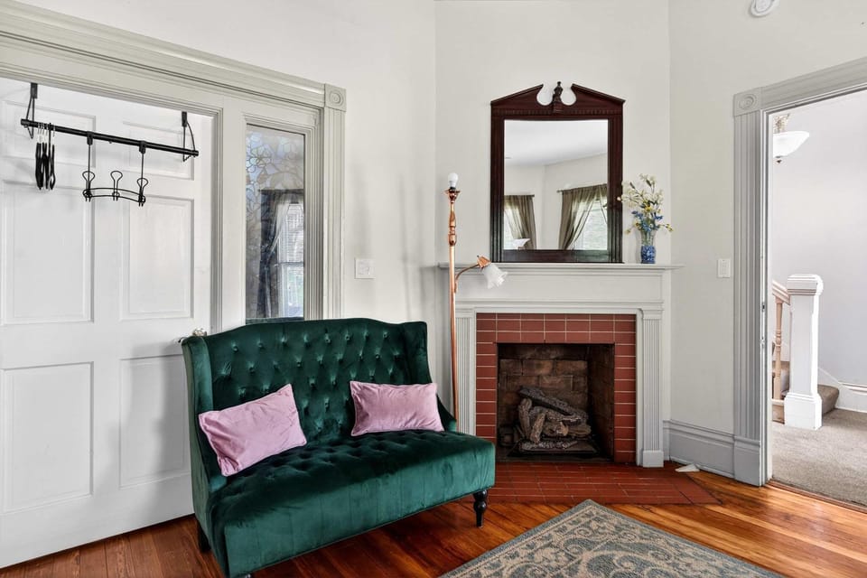 Tranquil Retreat amidst Clifton & Crescent Hill's Vibrant Energy Apartment in Louisville