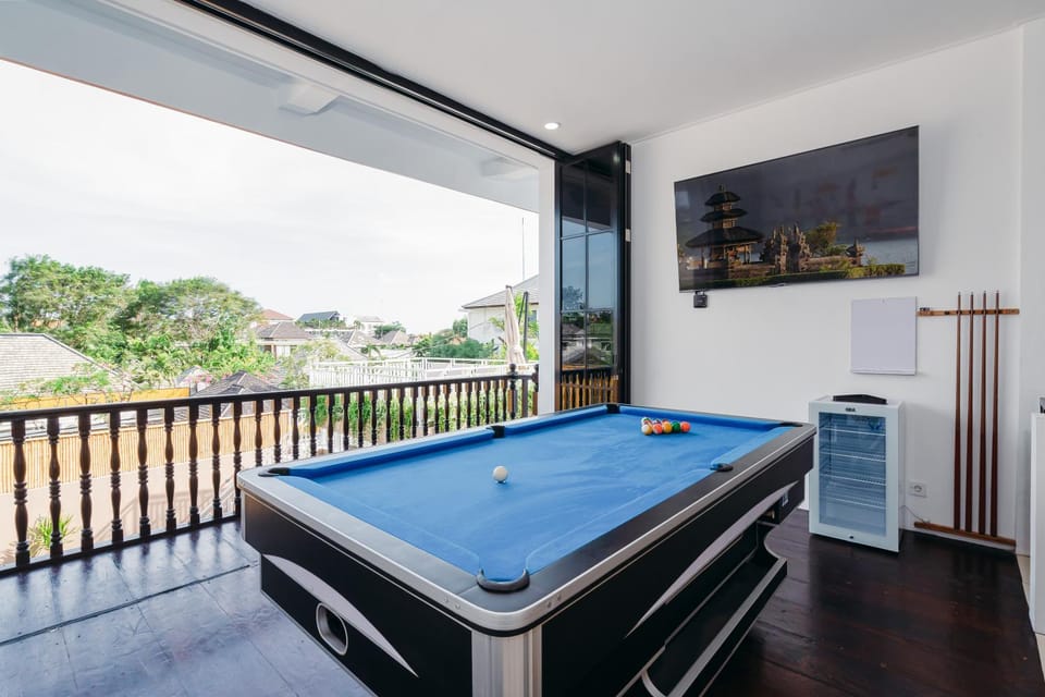Billiard, Game Room