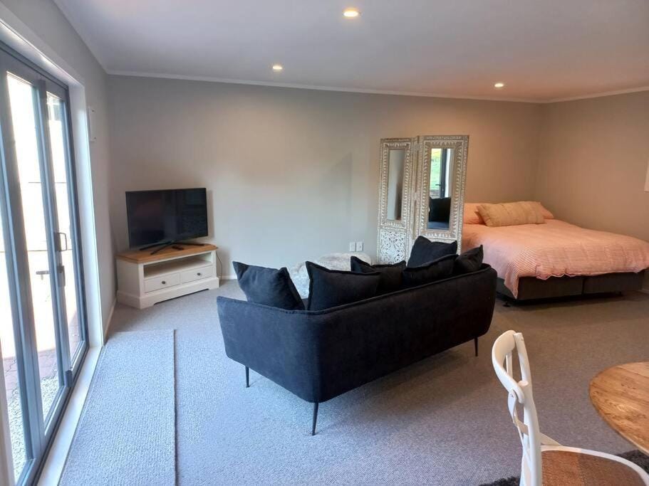 Cute, new two bedroom cottage with shared pool Apartment in Cambridge