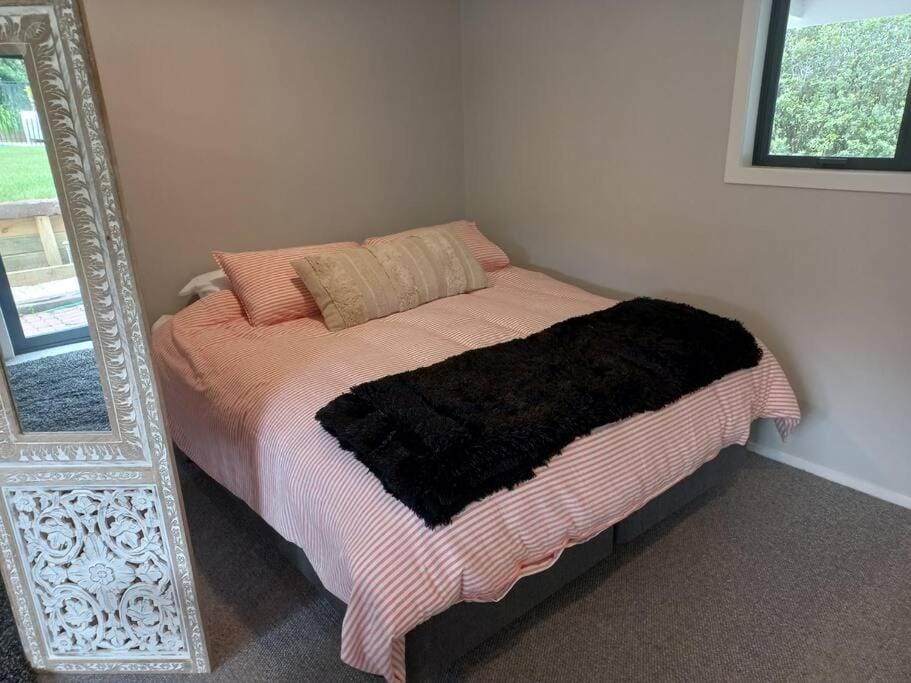 Cute, new two bedroom cottage with shared pool Apartment in Cambridge