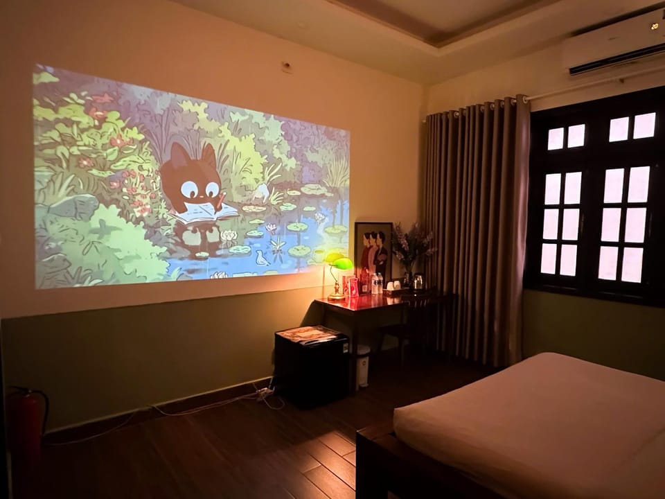Communal lounge/ TV room, Bed, Natural landscape, TV and multimedia, Photo of the whole room, Evening entertainment, Bedroom