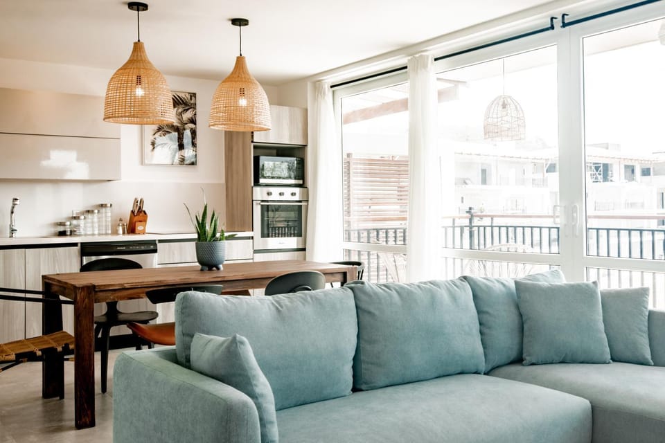 Living room, Dining area