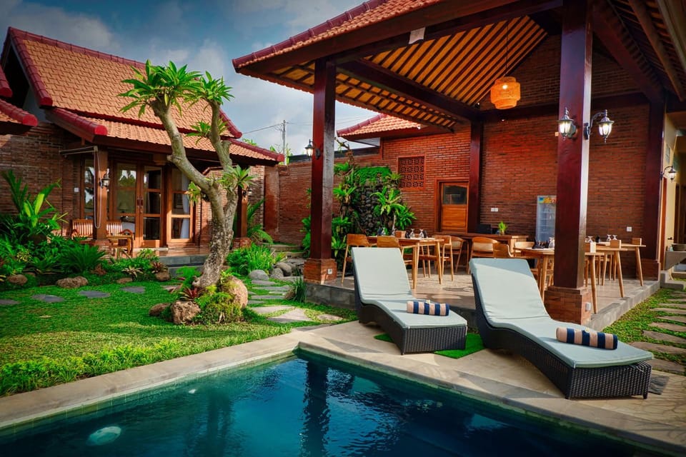 Property building, Restaurant/places to eat, Pool view