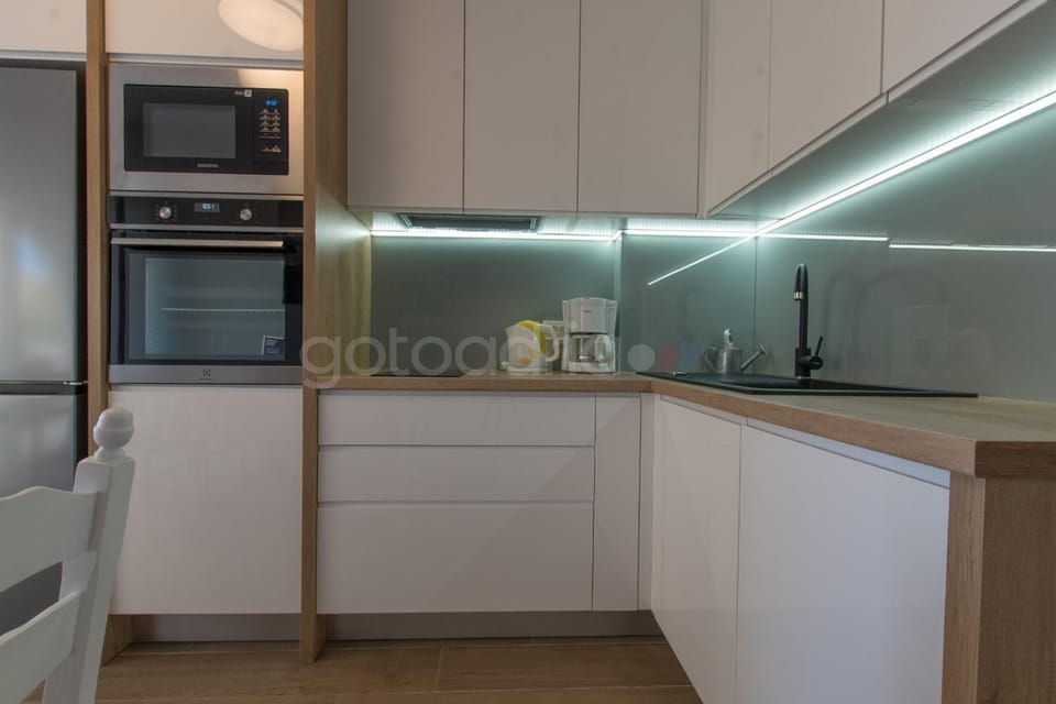 Kitchen or kitchenette, dishwasher, oven, stove