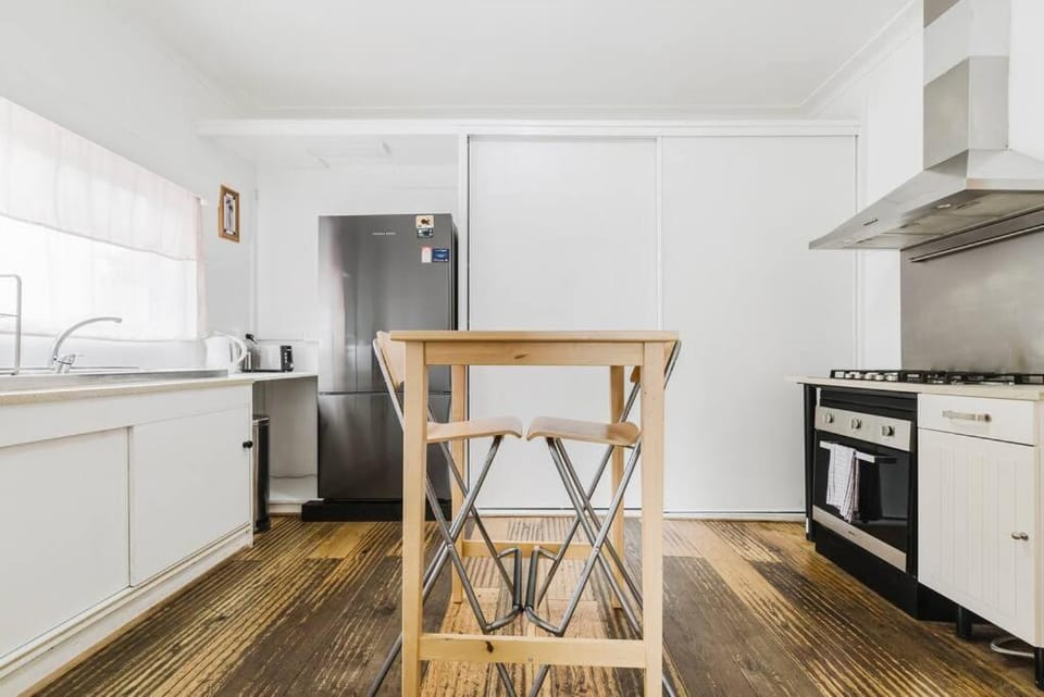 Kitchen or kitchenette, Dining area, dishwasher, oven, stove, toaster