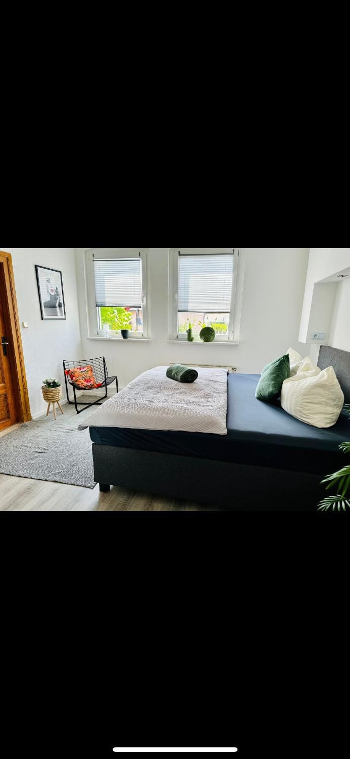 Photo of the whole room, Bedroom