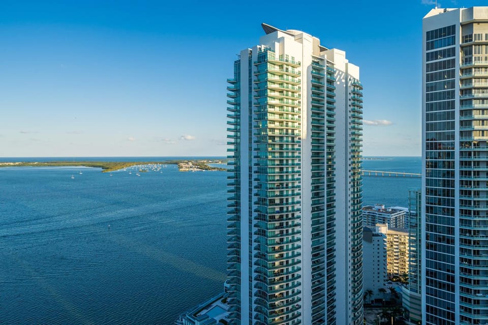 Beautiful 1 Bedroom Overlooking The Ocean and Downtown Brickell Apartment in Brickell