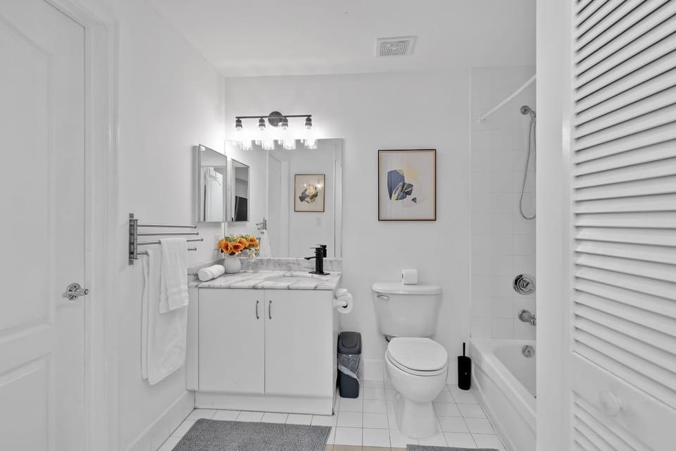 Beautiful 1 Bedroom Overlooking The Ocean and Downtown Brickell Apartment in Brickell