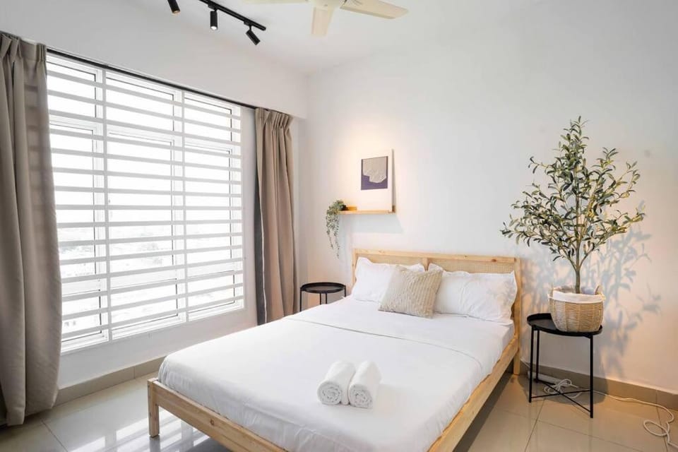 Chic - 4 bedroom - Projector - Ipoh Town - Sleep8 Apartment in Ipoh