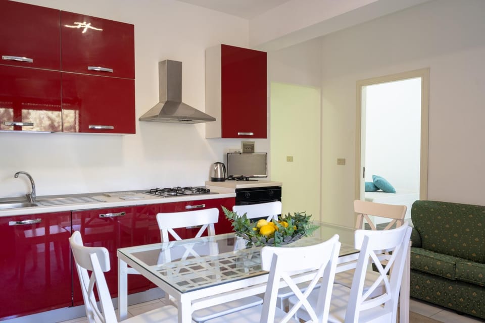 Dining area, kitchen