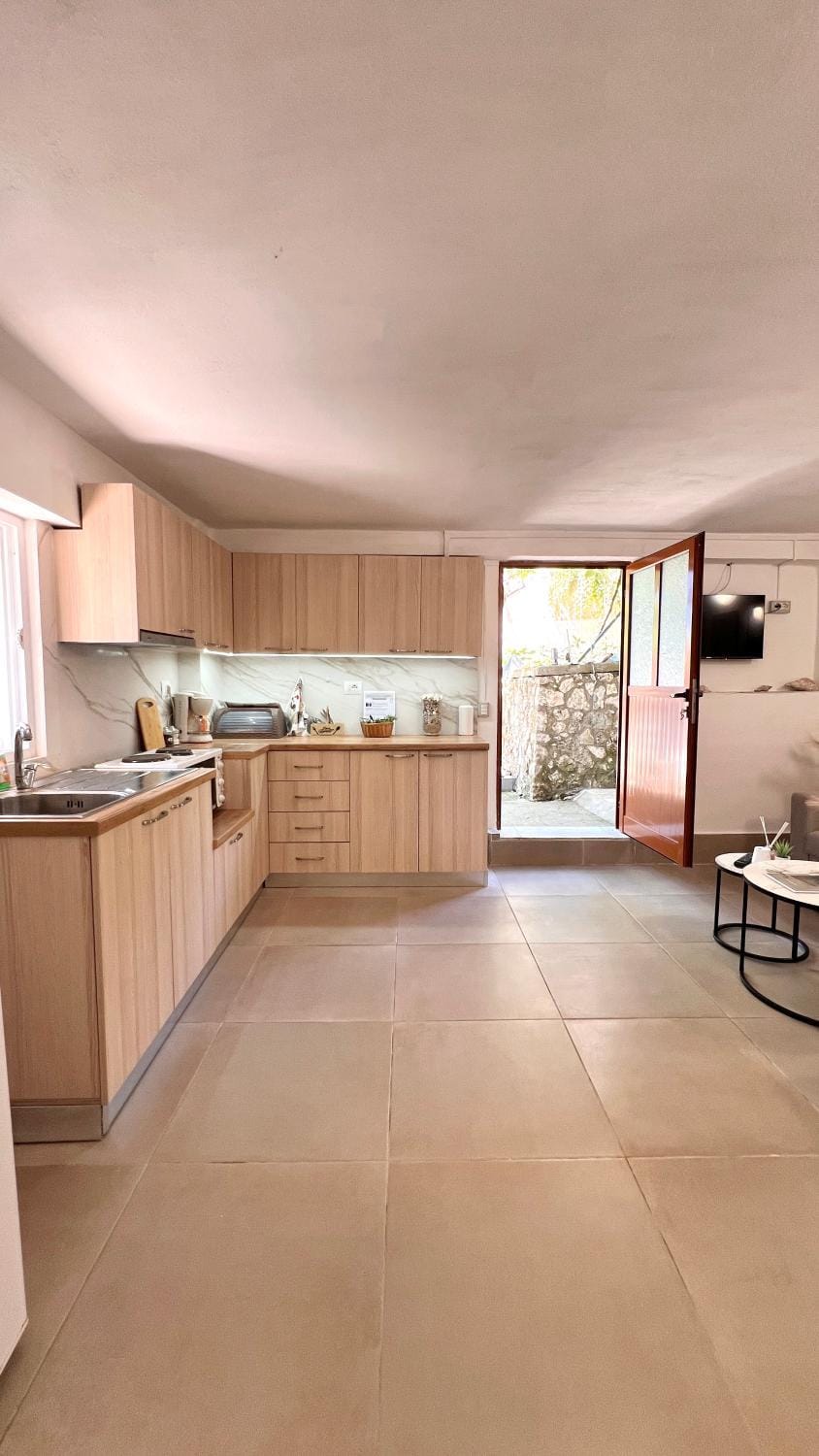 Kitchen or kitchenette, kitchen