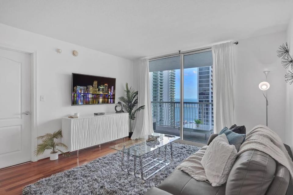 Cozy 1Bed 1Bath Overlooking Brickell Skyline Apartment in Brickell