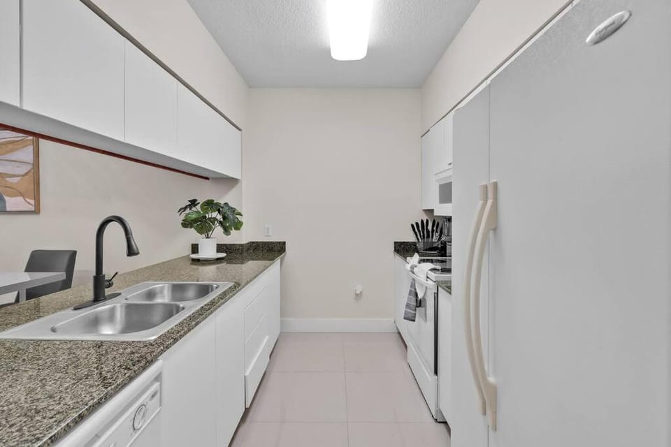 Charming 1Bed 1Bath Overlooking Brickell’s Skyline Apartment in Brickell