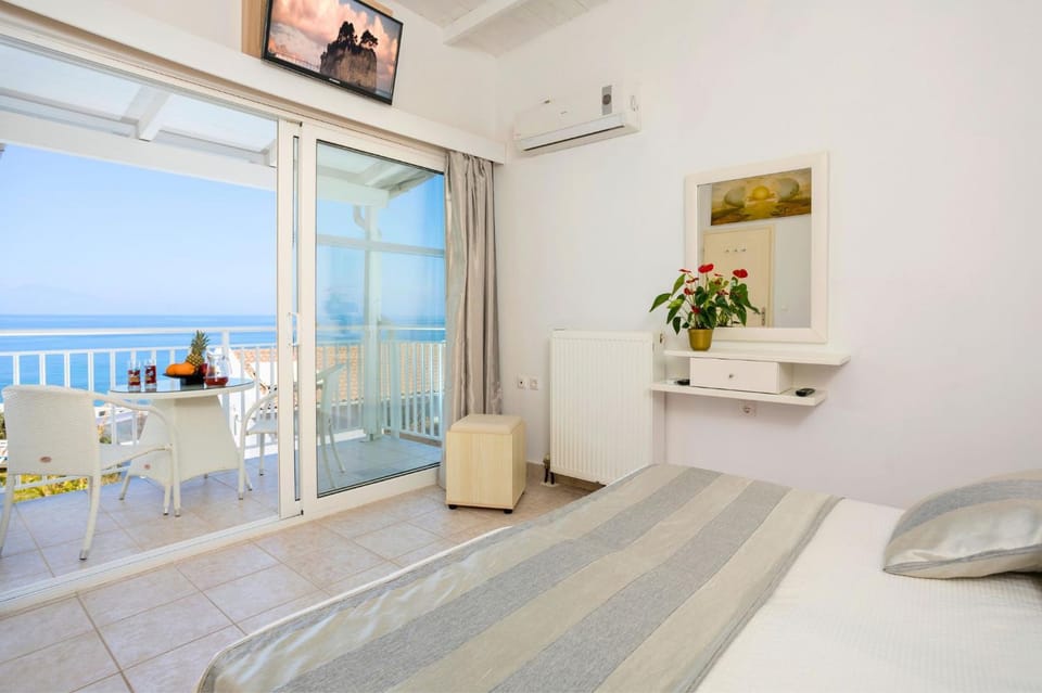 Bed, Bedroom, Sea view
