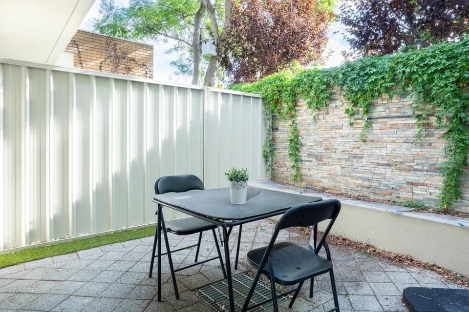 Executive CBD Perth House 4BR 3BA 2Pk SLEEP 8! House in Perth