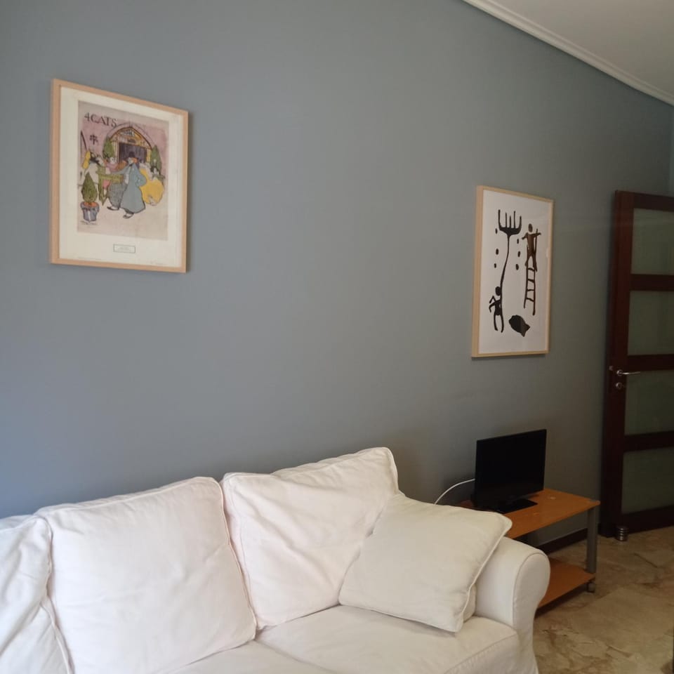 TV and multimedia, Living room, Decorative detail, Seating area