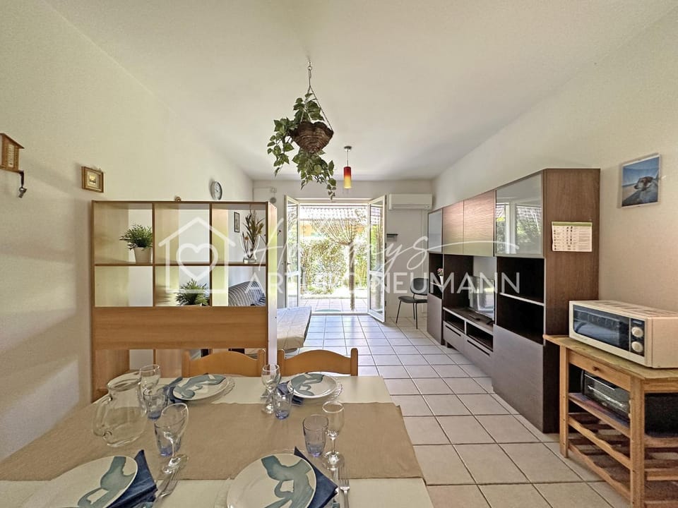 Kitchen or kitchenette, Dining area, dishwasher, oven, stove