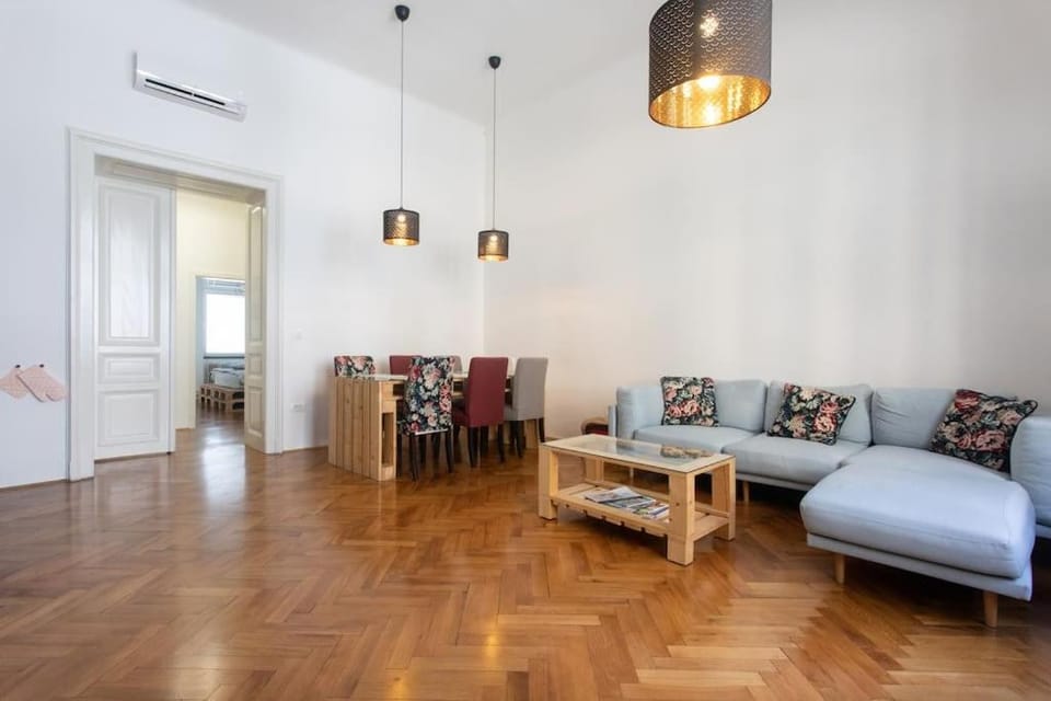 Living room, Photo of the whole room, Seating area