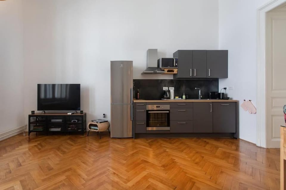 TV and multimedia, Kitchen or kitchenette