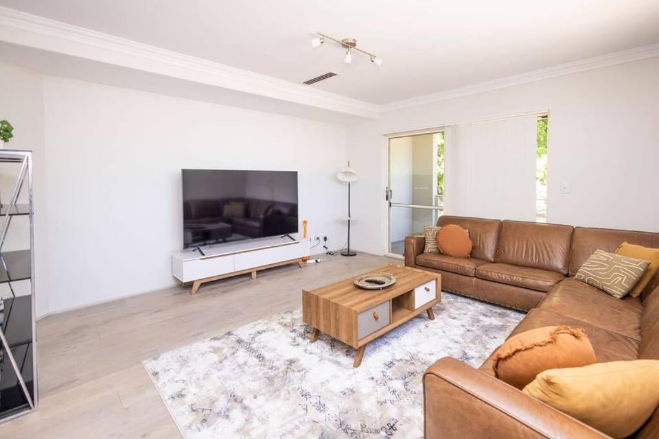 Urban Retreat CBD Perth House 4BR 3BA 2PK SLEEP 8! House in Perth