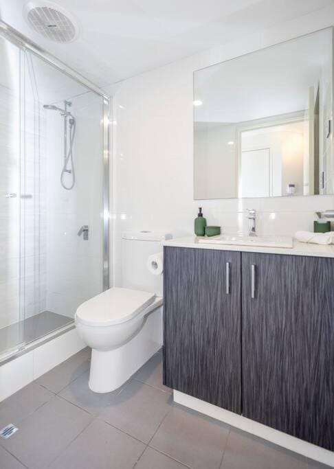 Urban Retreat CBD Perth House 4BR 3BA 2PK SLEEP 8! House in Perth