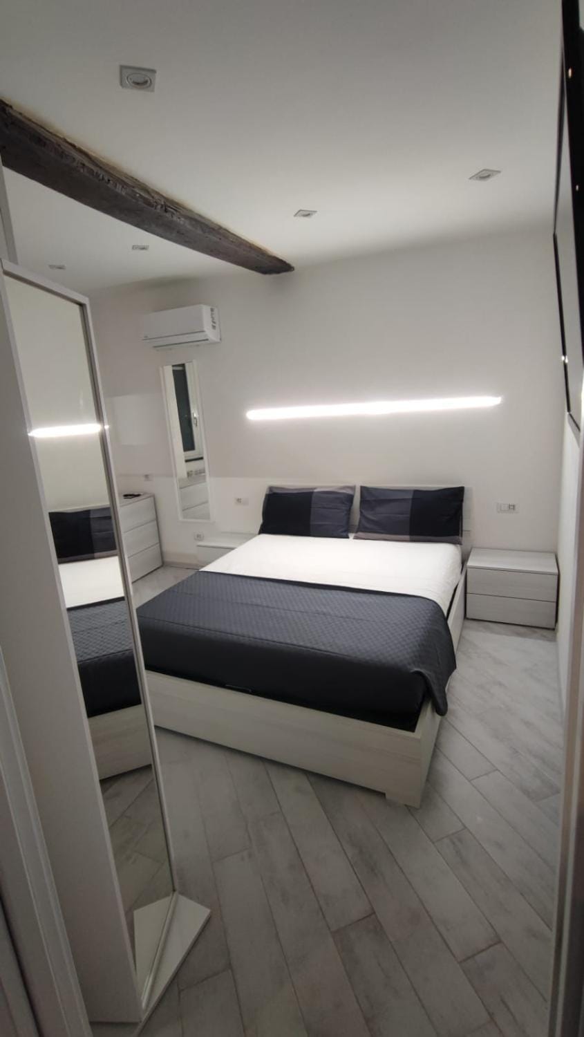 Photo of the whole room, Bedroom, air conditioner