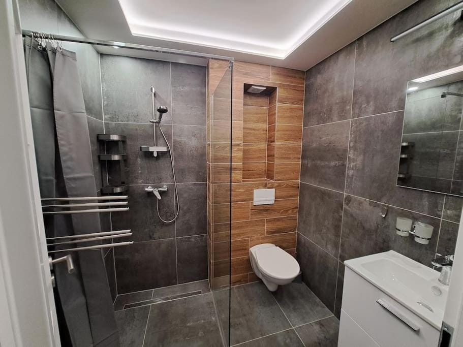 Shower, Toilet, Bathroom