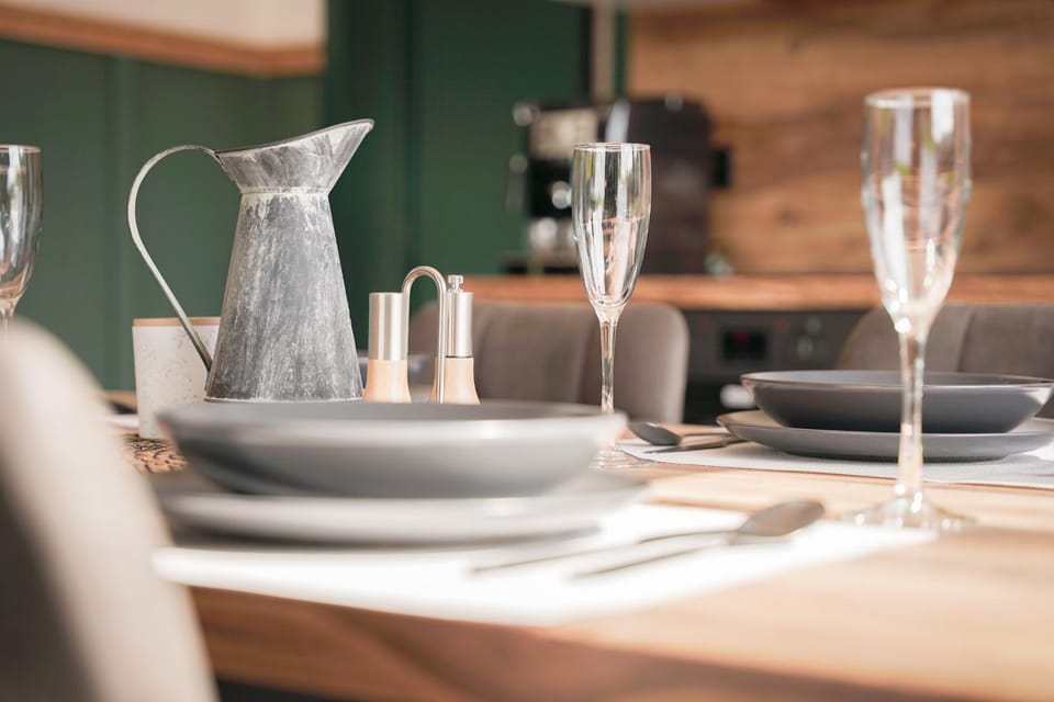 Kitchen or kitchenette, Food and drinks, Dining area, Food, Drinks