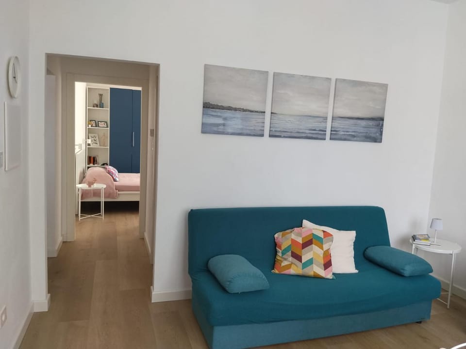 Bed, Living room