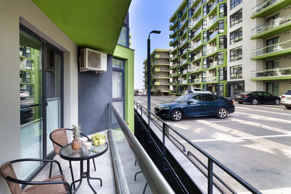Balcony/Terrace, Dining area, Location, Parking