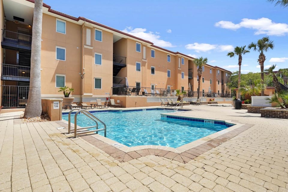 Brass Rail 203 Apartment in Tybee Island