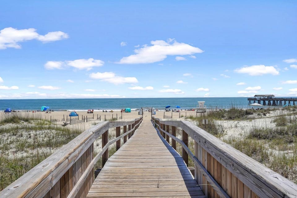 Brass Rail 203 Apartment in Tybee Island
