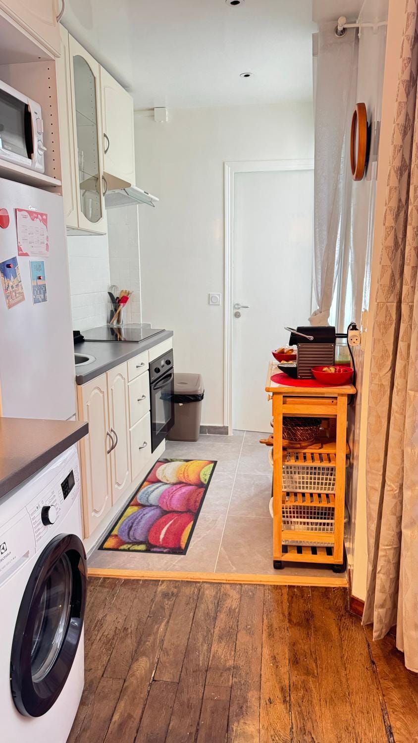 Kitchen or kitchenette, oven, stove, washing machine