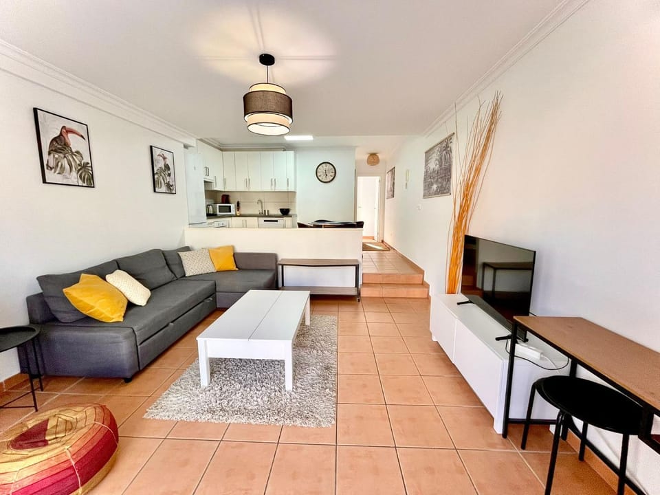 Communal lounge/ TV room, TV and multimedia, Living room, Seating area