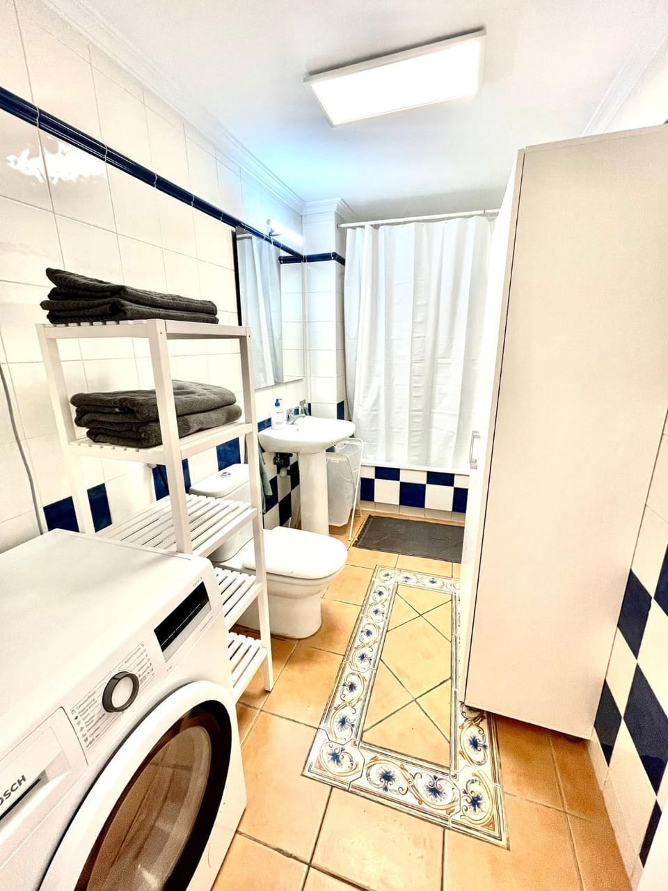 Toilet, Bathroom, towels, washing machine