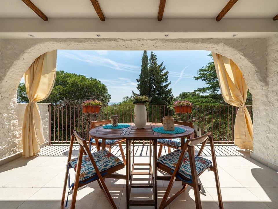 Patio, Balcony/Terrace, Dining area, Garden view, Landmark view