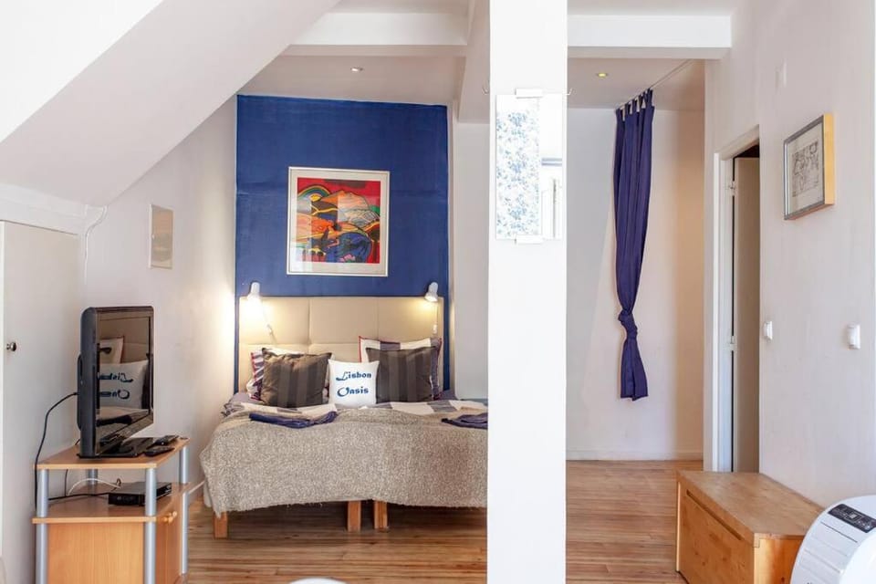 Alfama III - French balcony and smart check-in Apartment in Lisbon