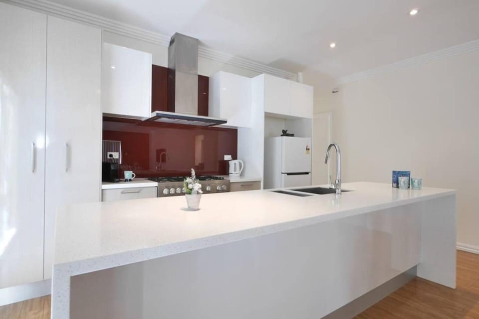 3BR 2 BTH No Stairs Aircon Big Athelstone Home House in Adelaide