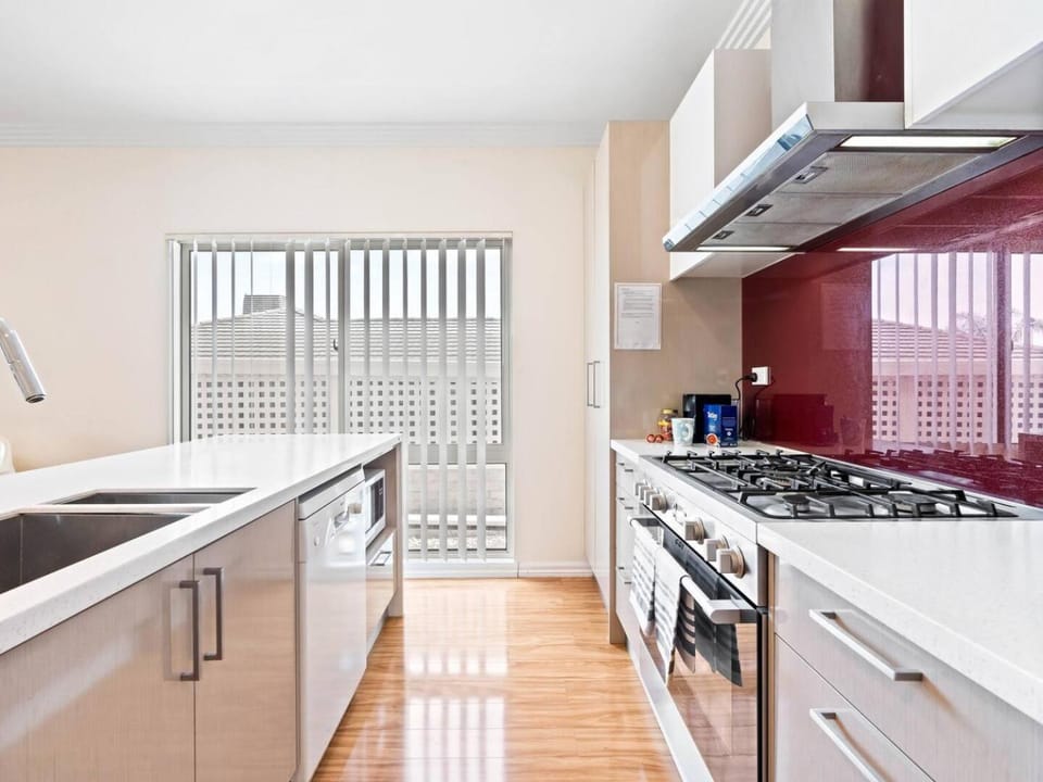 3BR 2 BTH No Stairs Aircon Big Athelstone Home House in Adelaide