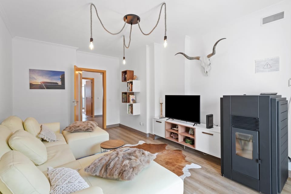 Communal lounge/ TV room, TV and multimedia, Living room, Seating area, Evening entertainment