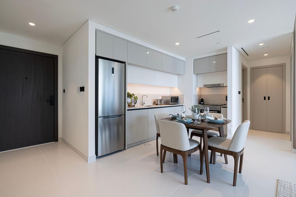 Kitchen or kitchenette, Seating area, Dining area