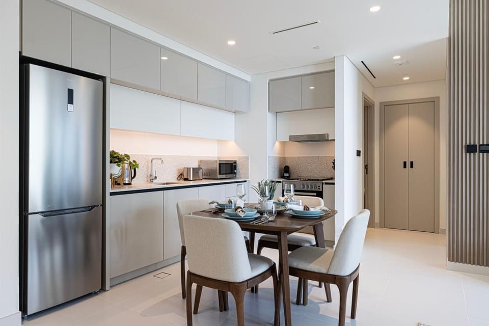Kitchen or kitchenette, Seating area, Dining area, oven, stove, toaster